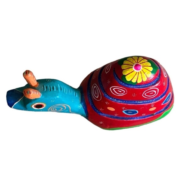 Oaxacan Wooden Snail Figurine Hand Painted Signed Roberto Angeles - Picture 7 of 7